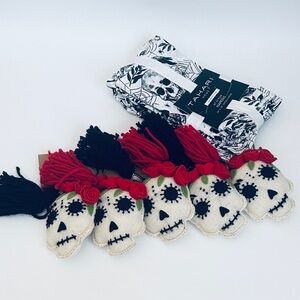 NWT! Tahari / Axayu | Skeleton Napkins & Garland